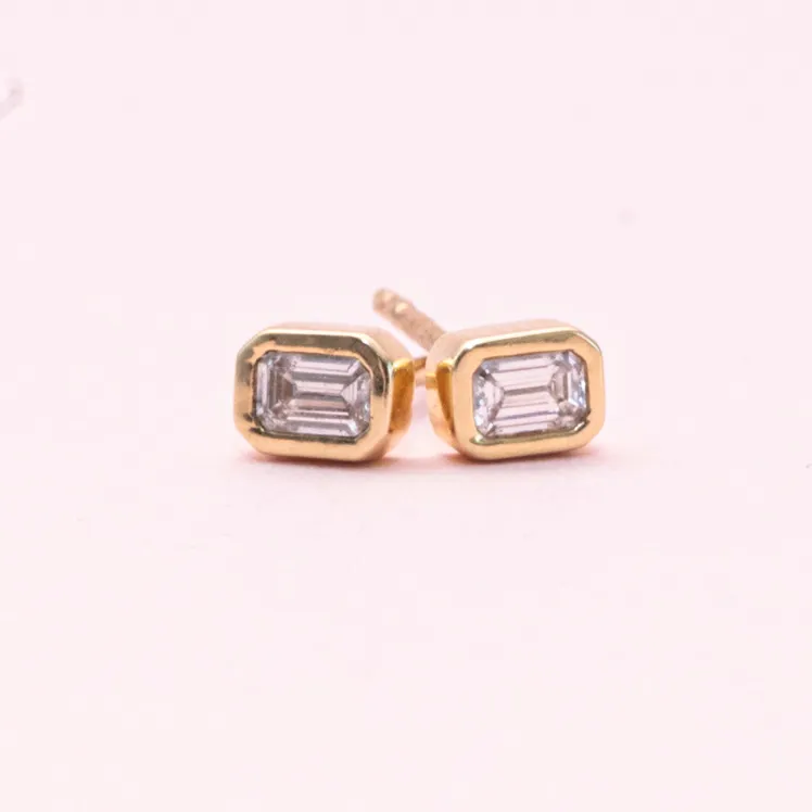 [5121] Diamond Baguette Bezel Ear Studs