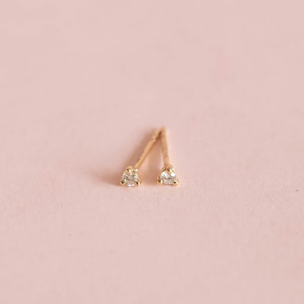 [5146] Gold Three Prong Diamond