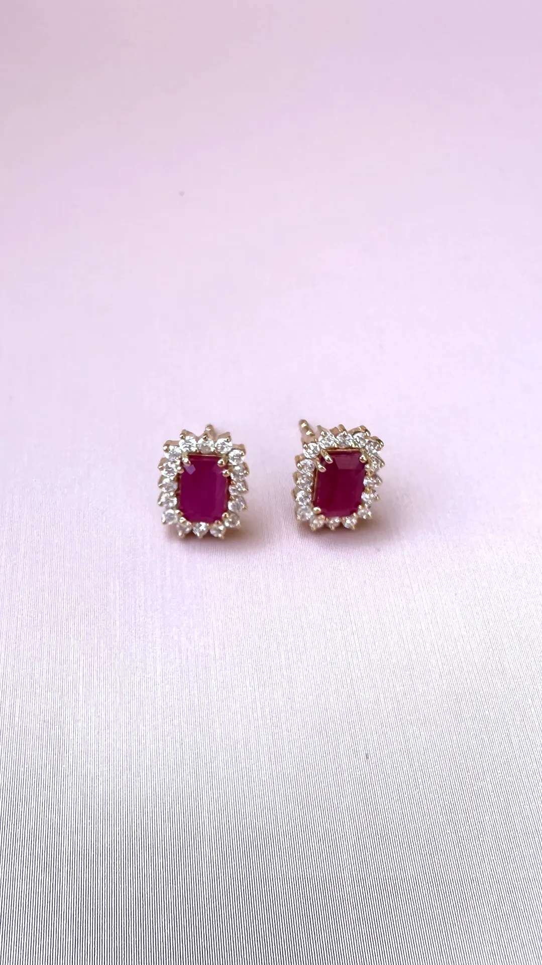 [5149] Yellow Gold Ruby And Diamond Earring