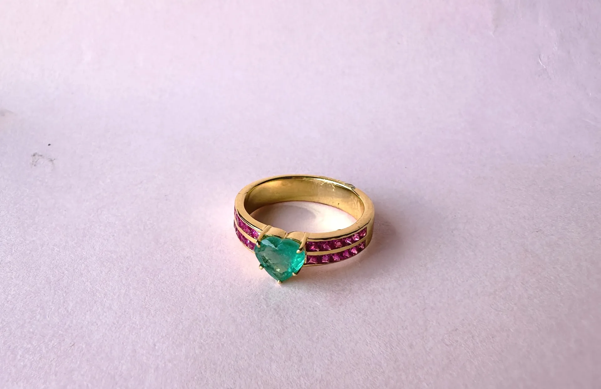 [5559] Anillo Ruby And Emerald Heart