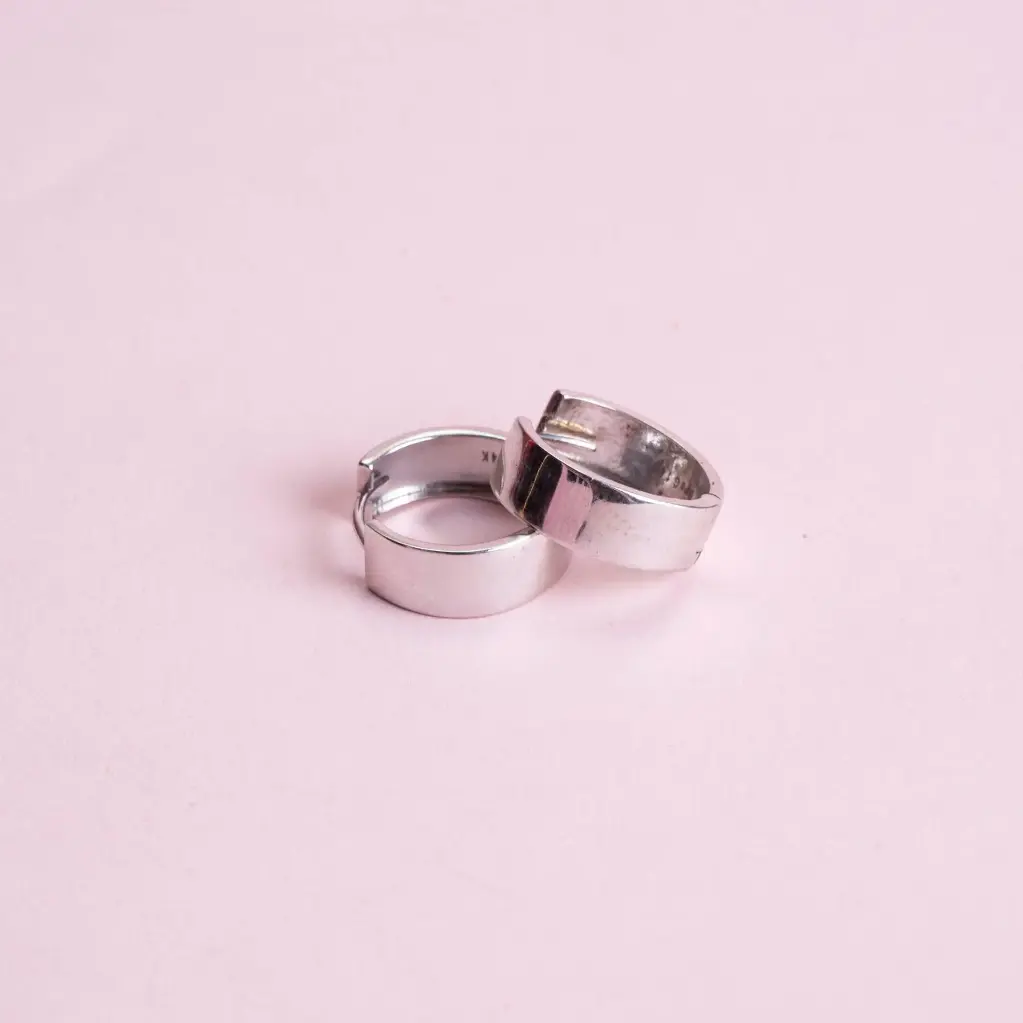 [1880] Hoop Earrings Whithe Medium