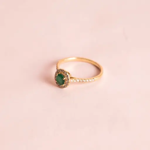 [1090] Oval Emerald And Diamonds